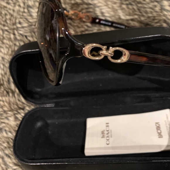 Coach EUC sunglasses with case - Picture 3 of 5